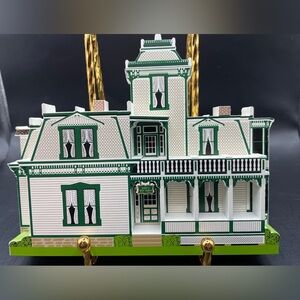 NIB Shelia's Collectibles Scout's Rest Ranch, North Platte, Nebraska 1998 SB001